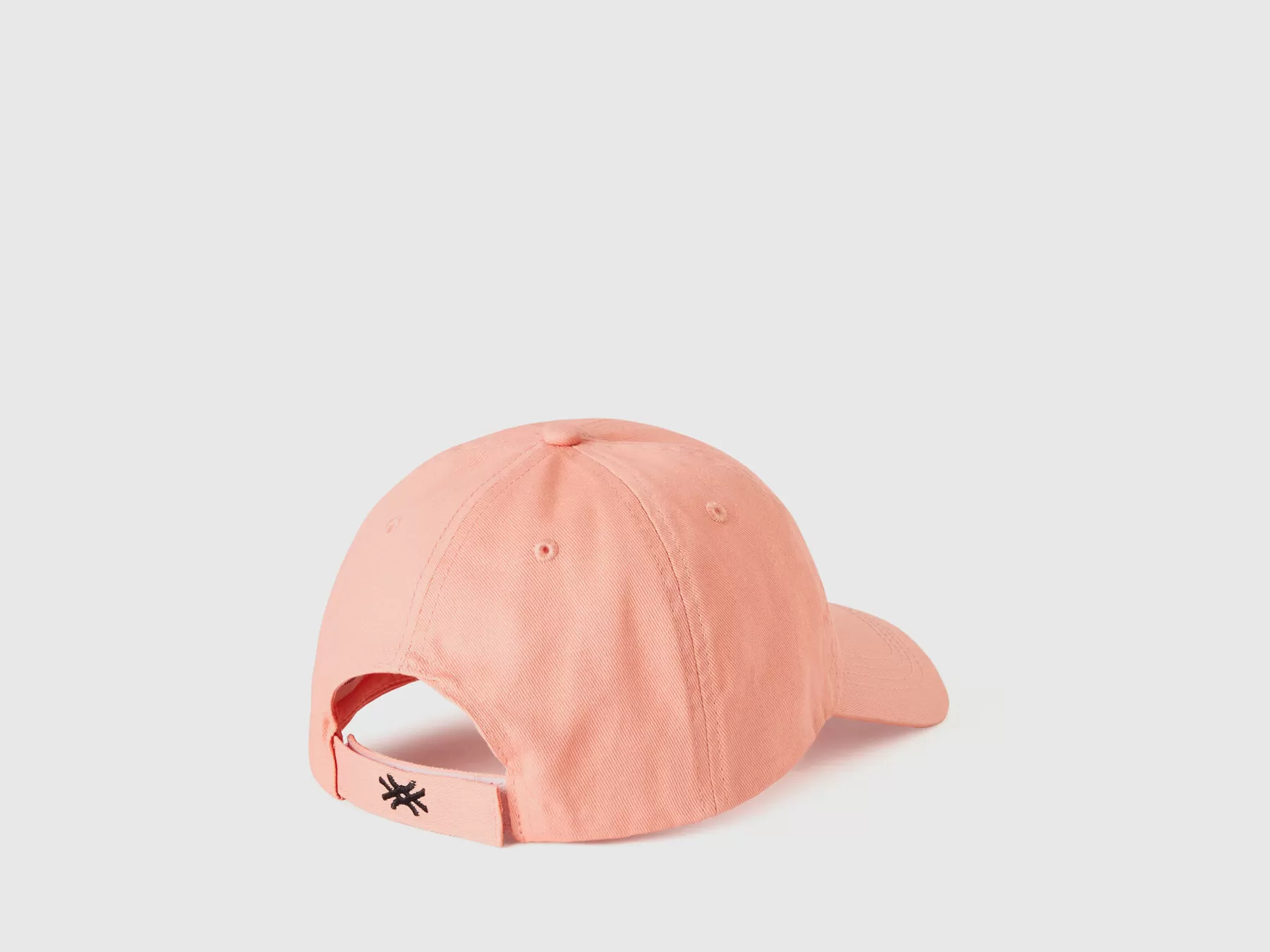 Benetton Cappellocon Ricamo Mela Rosa Store