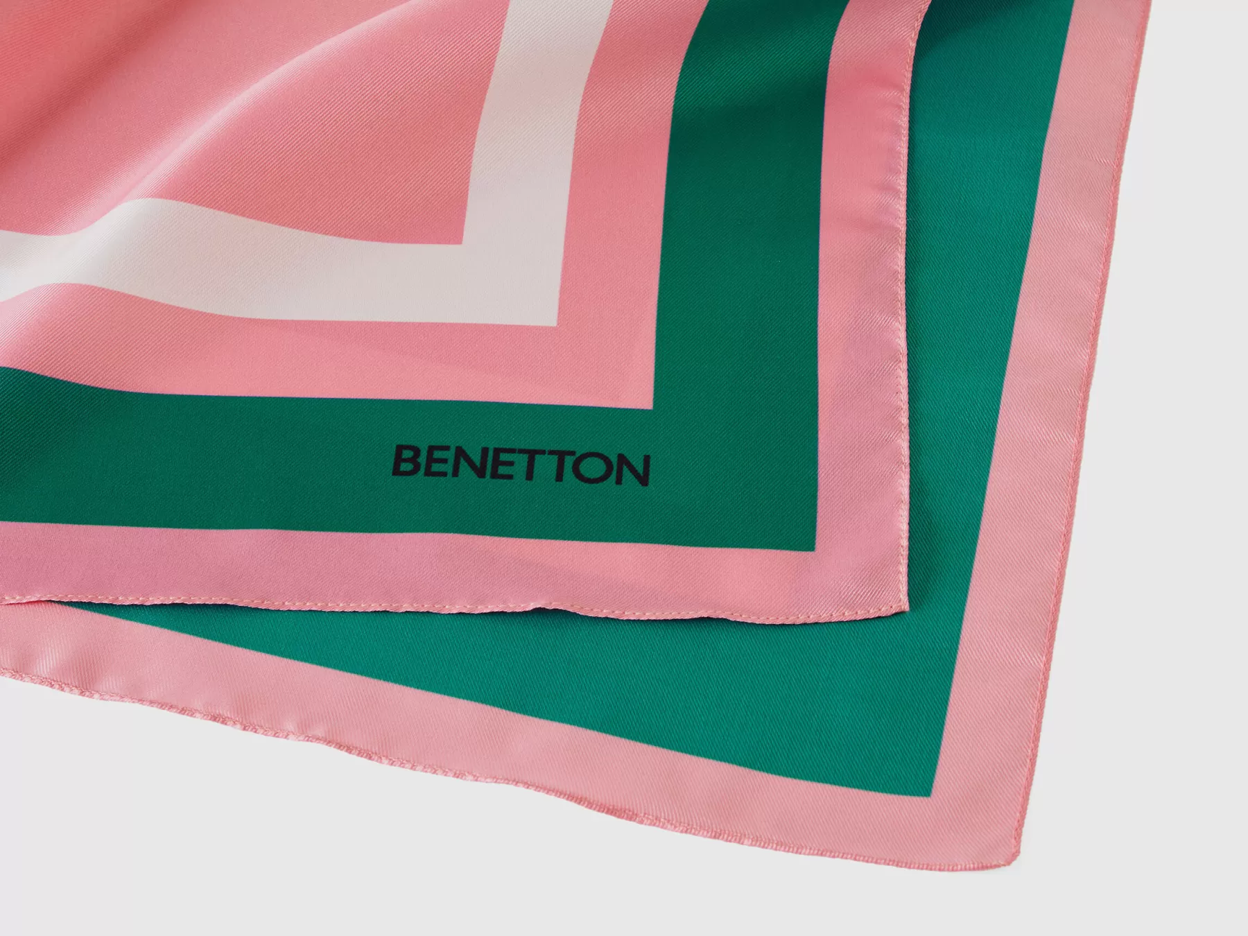 Benetton Foulardcon Stampa Mela Rosa New