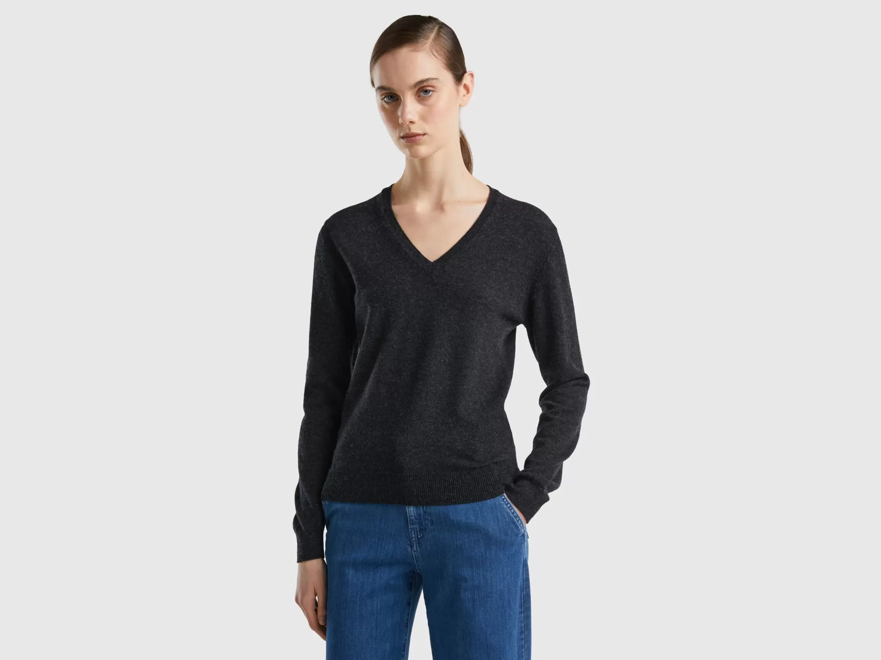 Benetton Maglia Con Scollo A V Antracite In Pura Lana Merino Grigio Scuro Discount