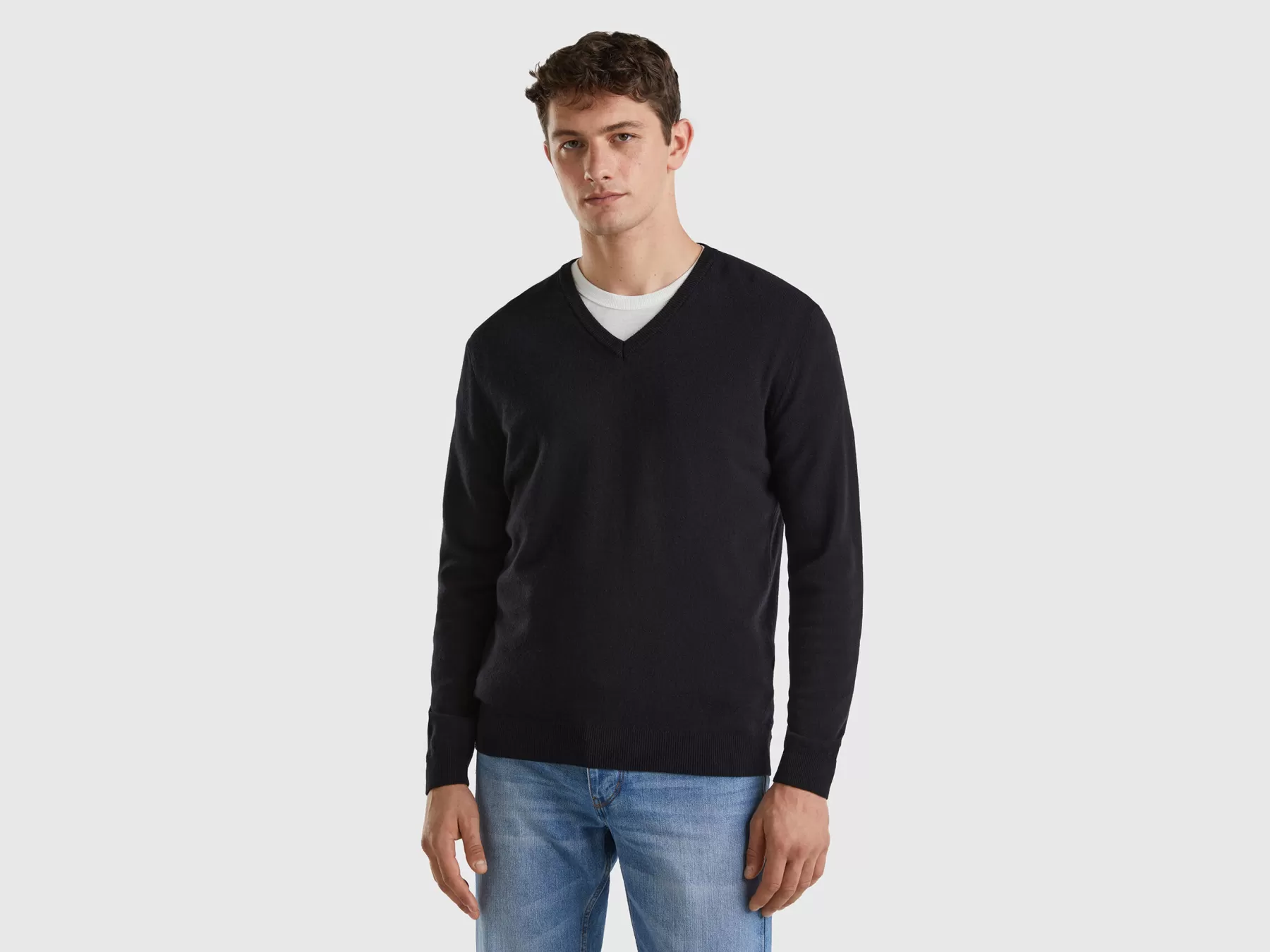 Benetton Maglia Scollo A V Nera In Pura Lana Merino Nero Sale