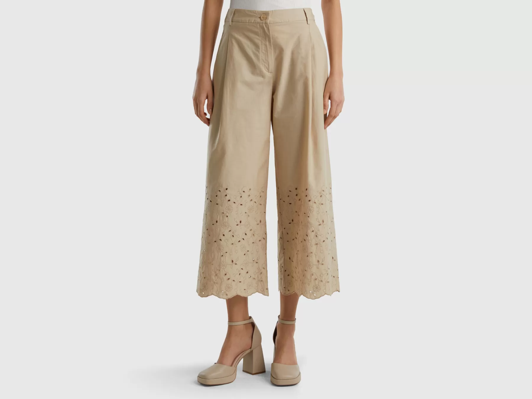 Benetton Pantaloni Ampi Con Ricami Sangallo Beige Discount