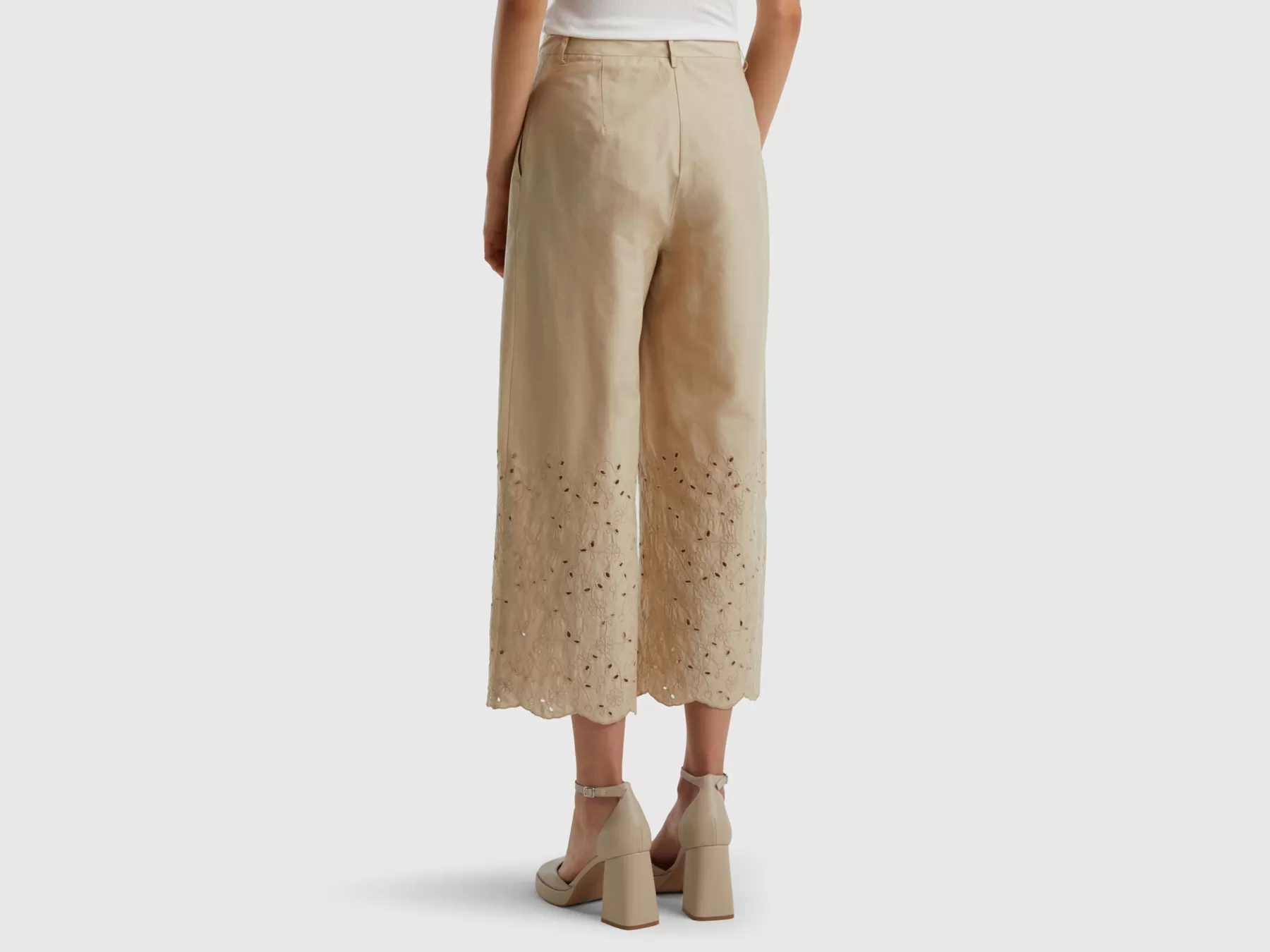 Benetton Pantaloni Ampi Con Ricami Sangallo Beige Discount