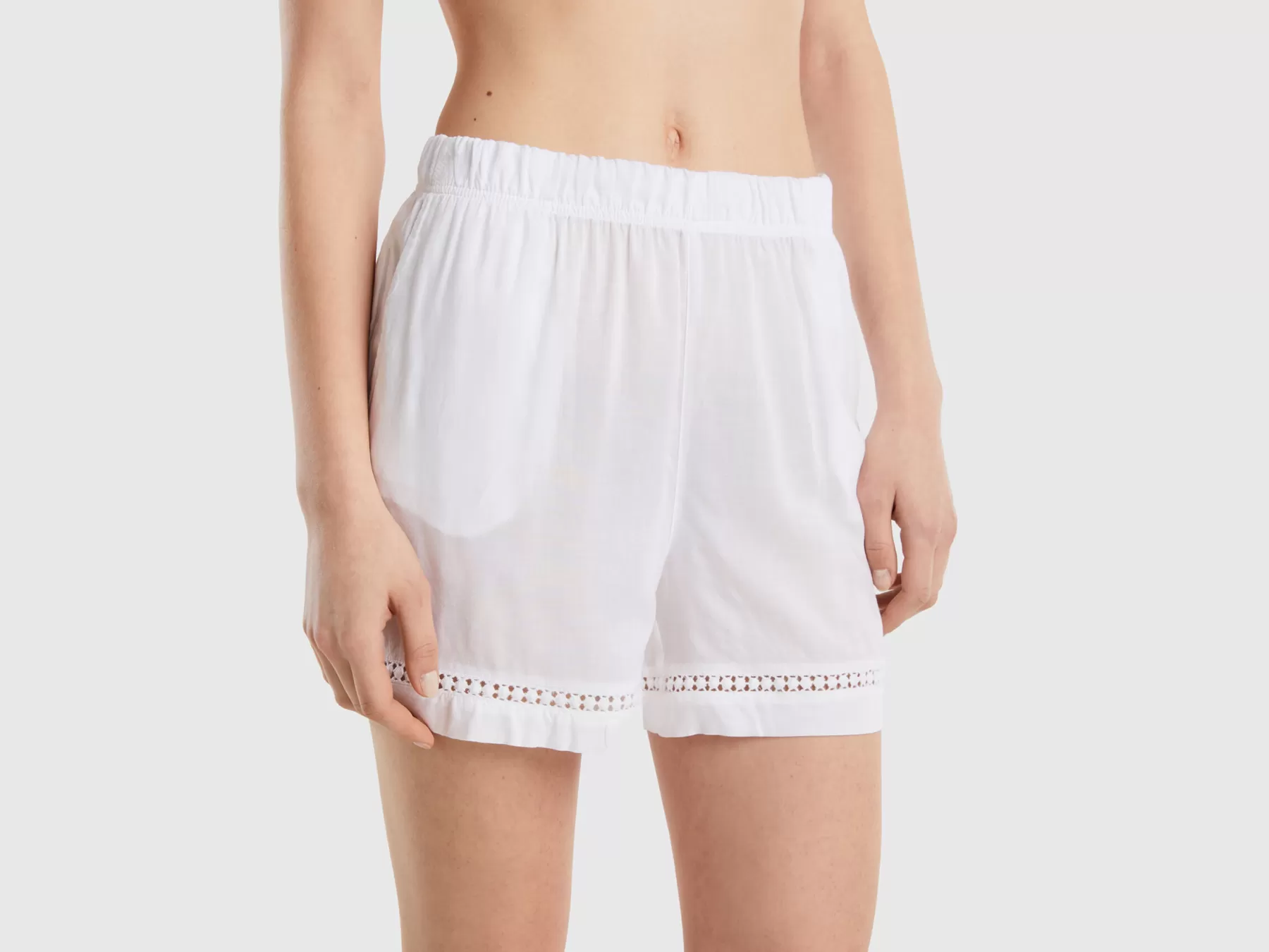 Benetton Pantaloni Corti Con Ricami Bianco Best Sale