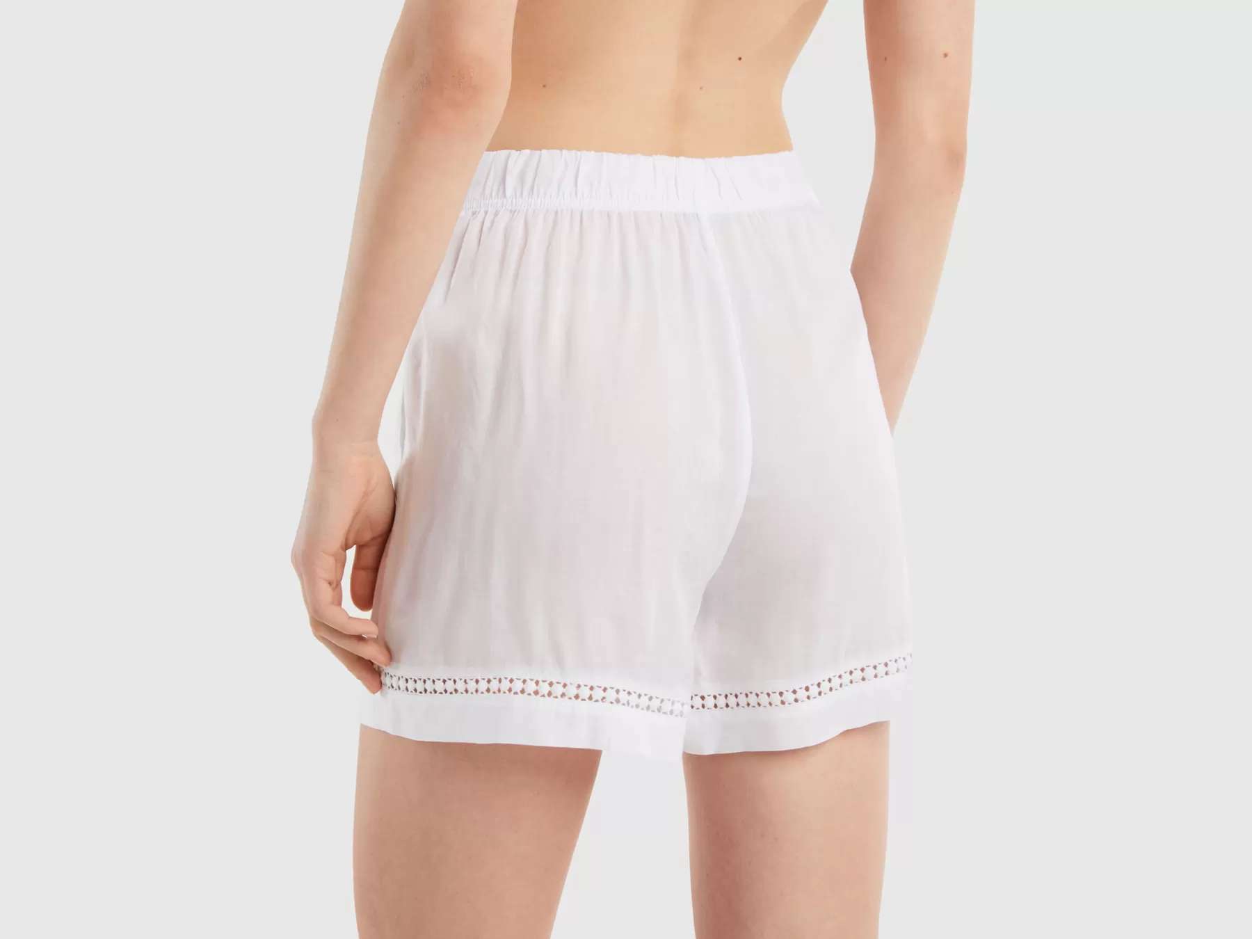 Benetton Pantaloni Corti Con Ricami Bianco Best Sale