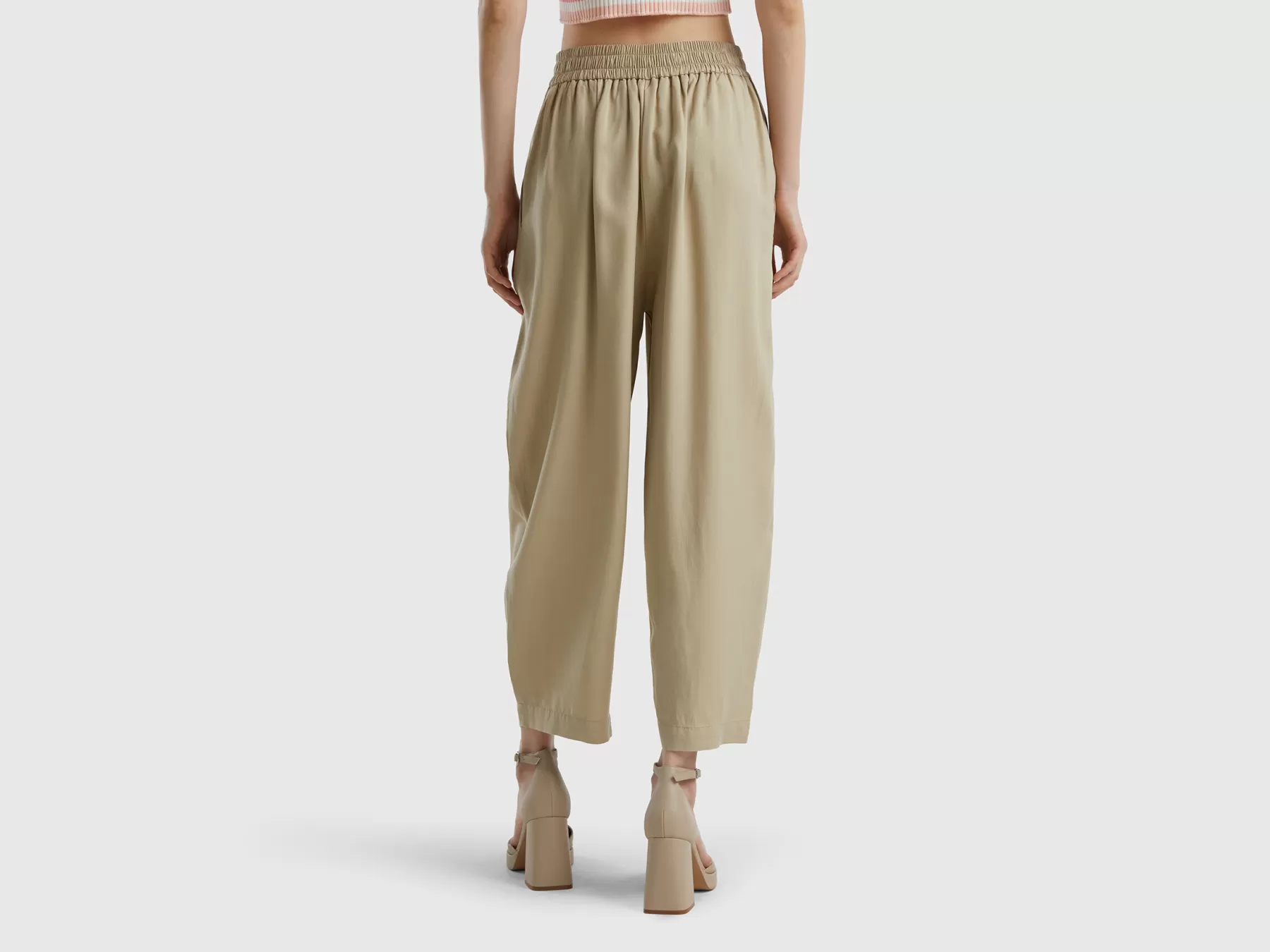 Benetton Pantaloni Cropped Con Pieghe Beige Store