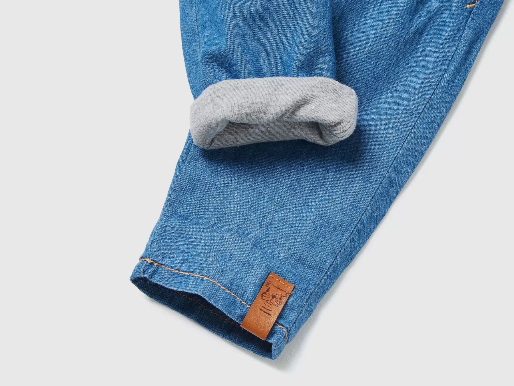 Benetton Pantaloni Leggeri Baggy Fit Azzurro Sale