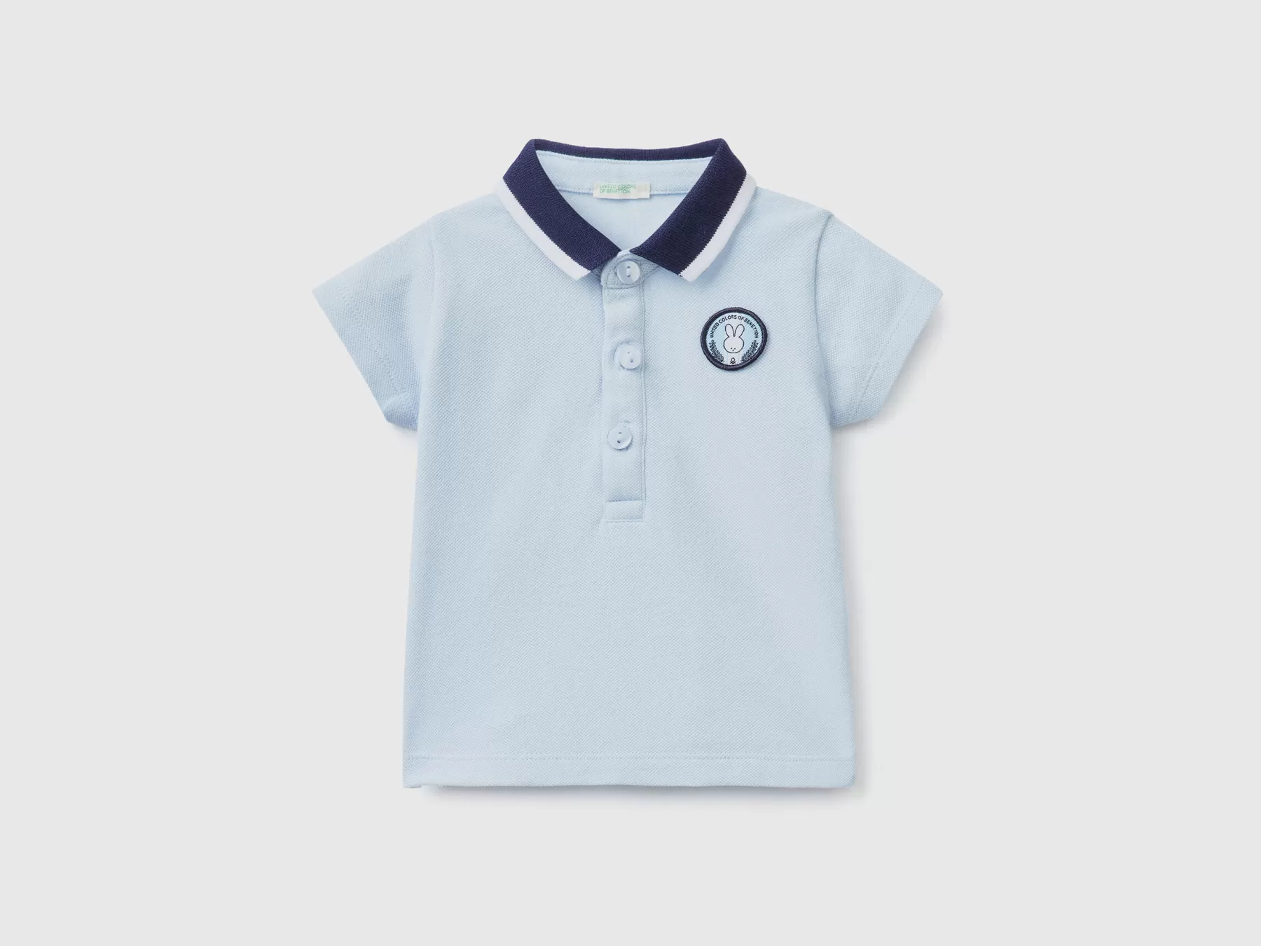 Benetton Polo Manica Corta Con Patch Celeste Fashion