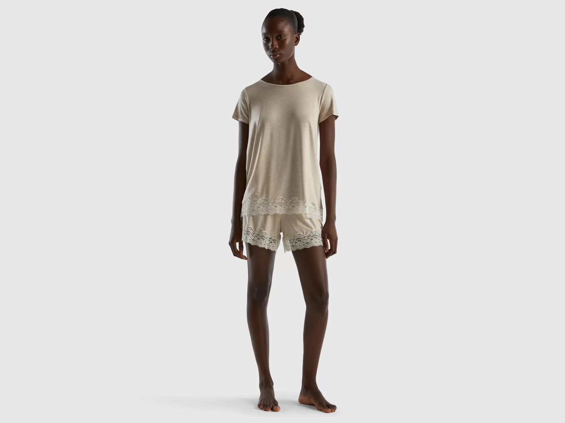 Benetton Shorts Fluidi Con Pizzo Beige Online