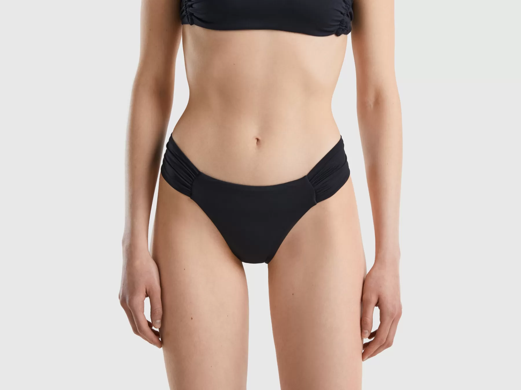 Benetton Slip Mare Fianco Arricciato In Econyl® Nero Best Sale