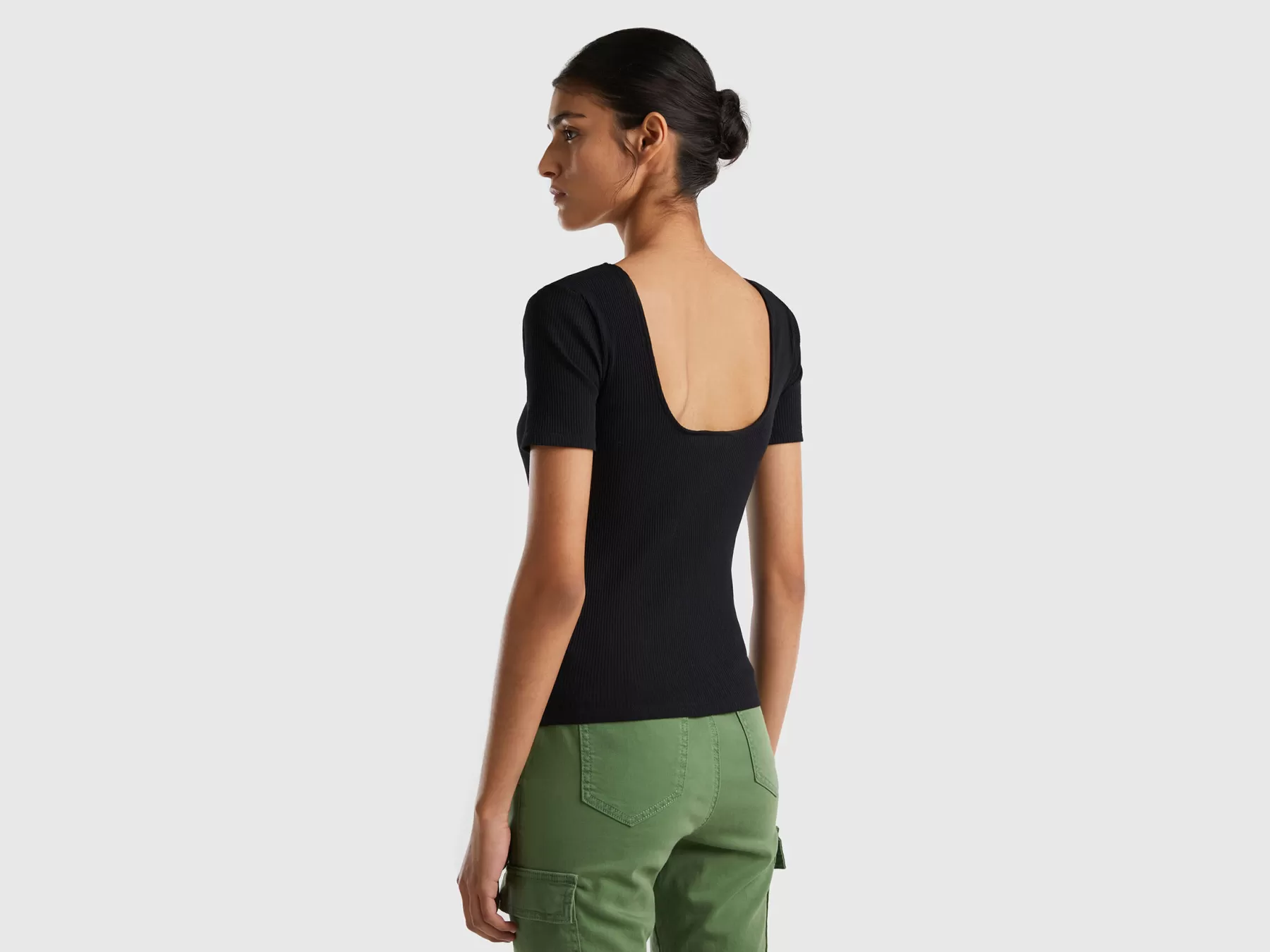 Benetton T-Shirt A Costine Con Scollo Ampio Nero Cheap