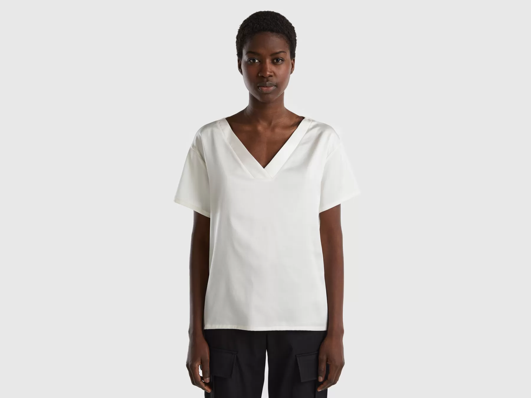 Benetton T-Shirt Fluida Con Scollo A V Bianco Panna Store