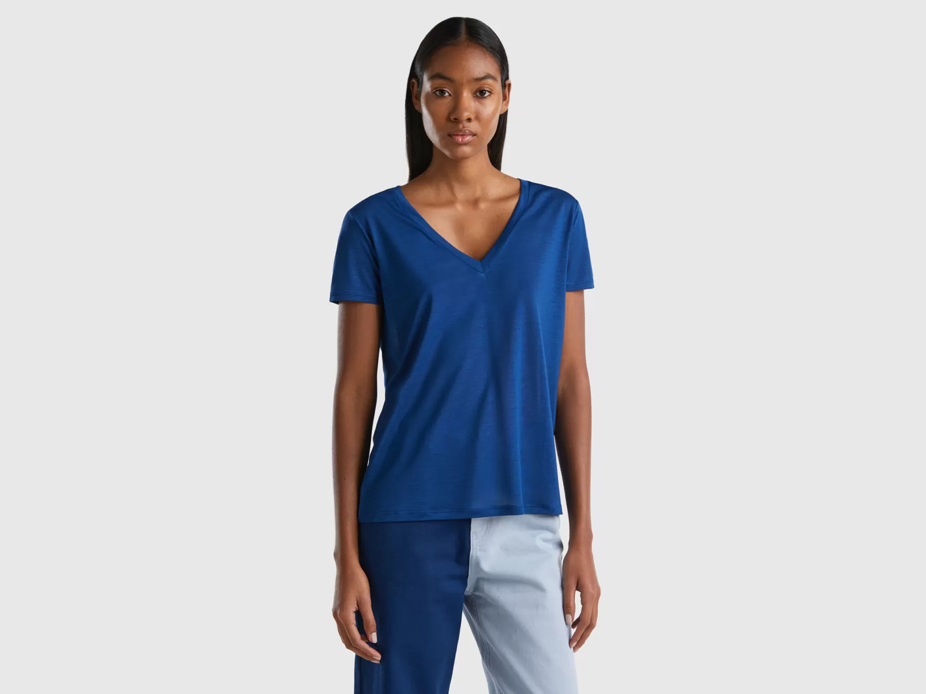 Benetton T-Shirt Scollo A V In Viscosa Sostenibile Blu Scuro Best